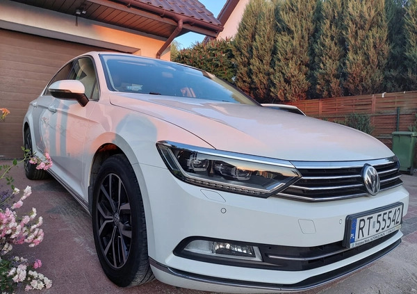 Volkswagen Passat cena 82999 przebieg: 125000, rok produkcji 2016 z Leszno małe 154